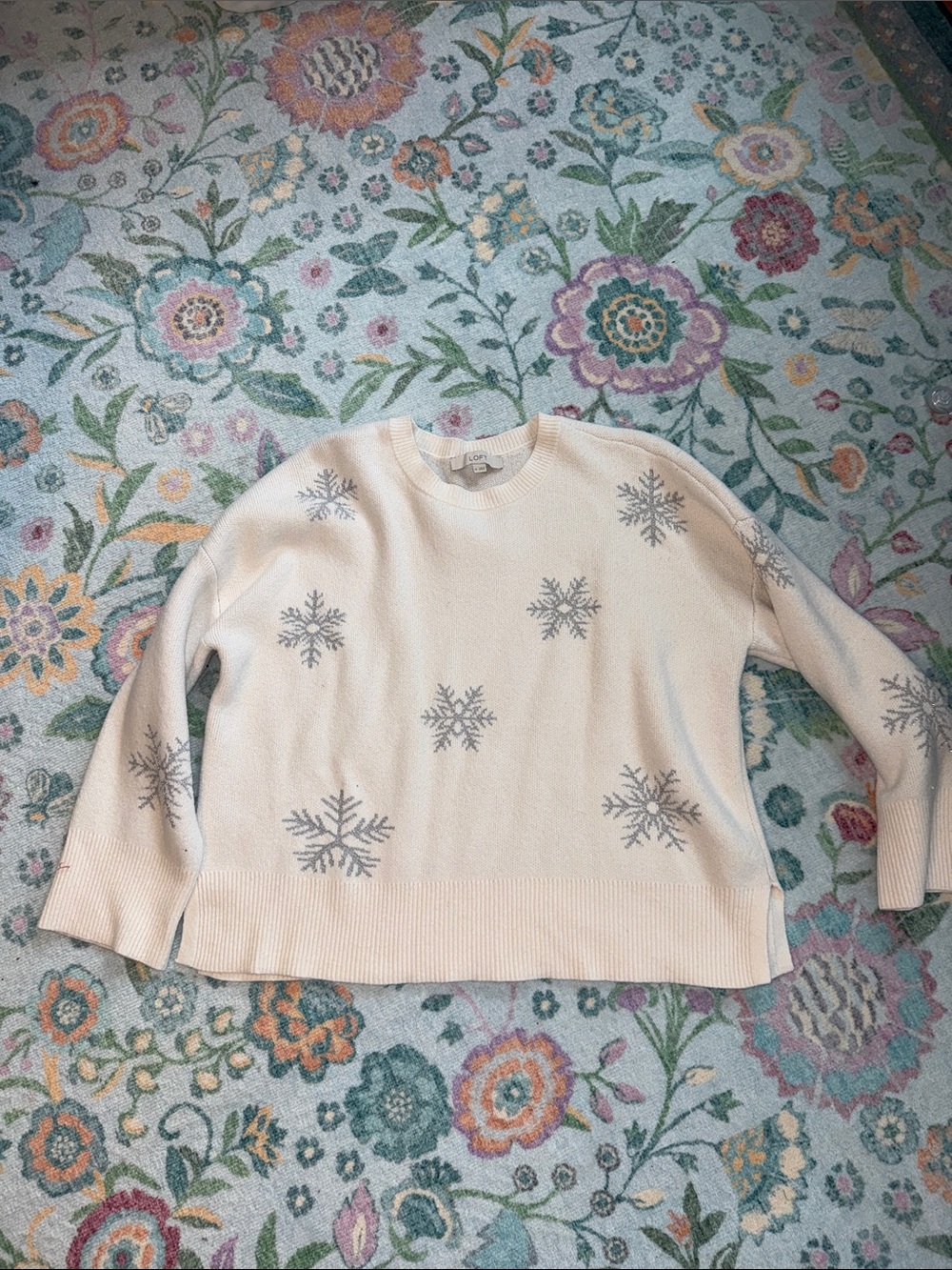 LOFT Cream Crewneck Sweater silver Gray Snowflakes XL
